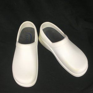 Klogs woman's occupational Comfort shoe.